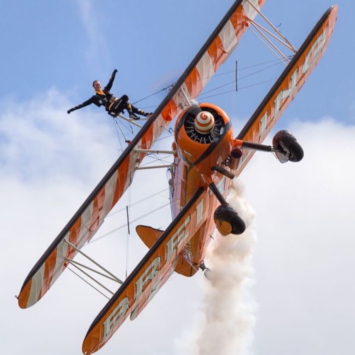 Punto 497 - Caminar sobre las nubes: Wing Walking