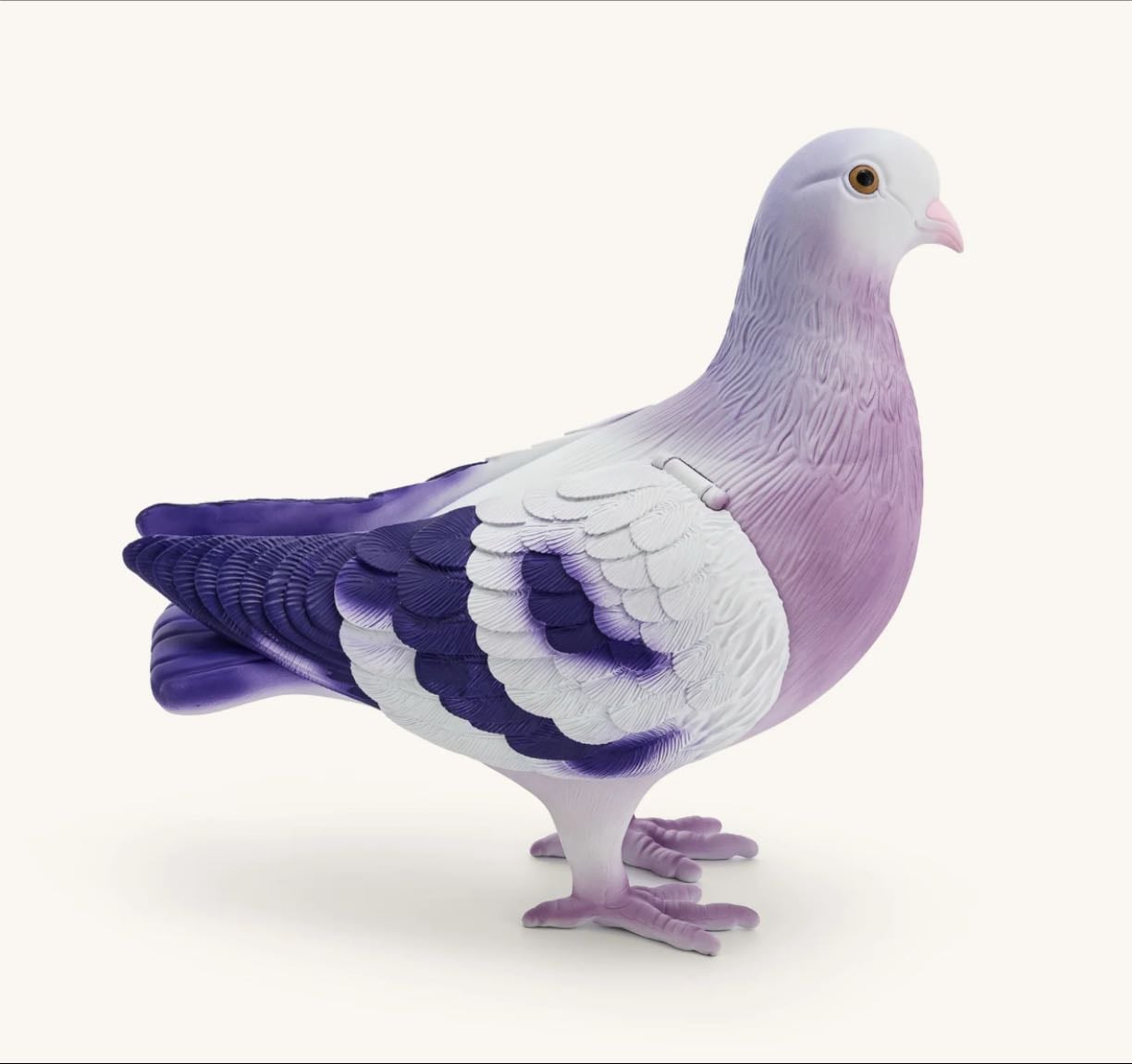 Pigeon Clutch by JW PEI - this is my satc dream clutch
JW PEI has so much more clutches i want like their cockatiel and cat clutch