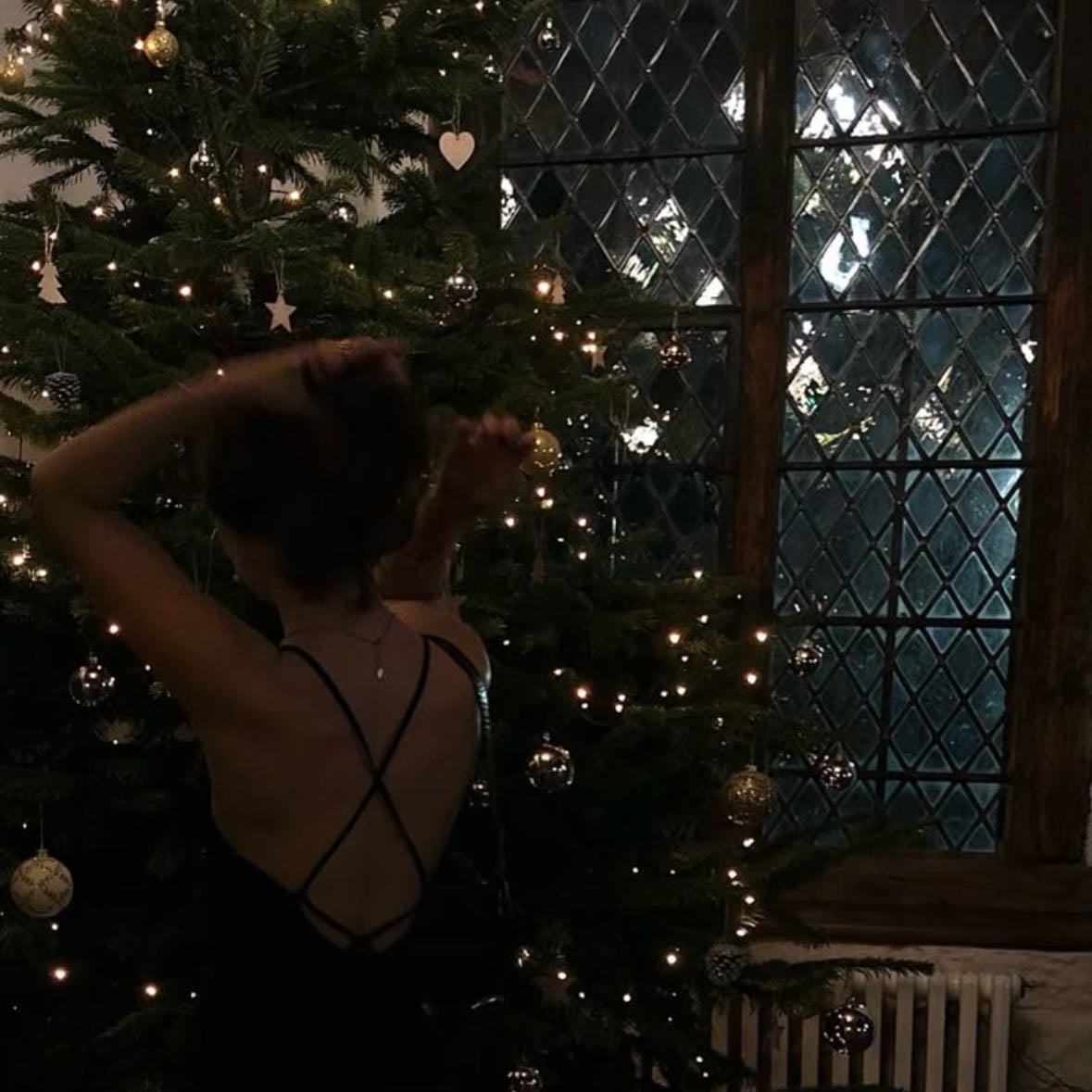 ‘tis the damn season - when up-and-coming actress alison returns home for the holidays, an old flame left without any real closure rekindles.