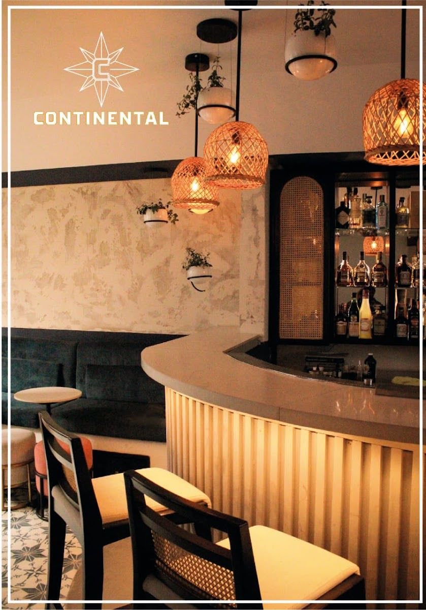Bar Continental - Coctkails y salsa 💃
