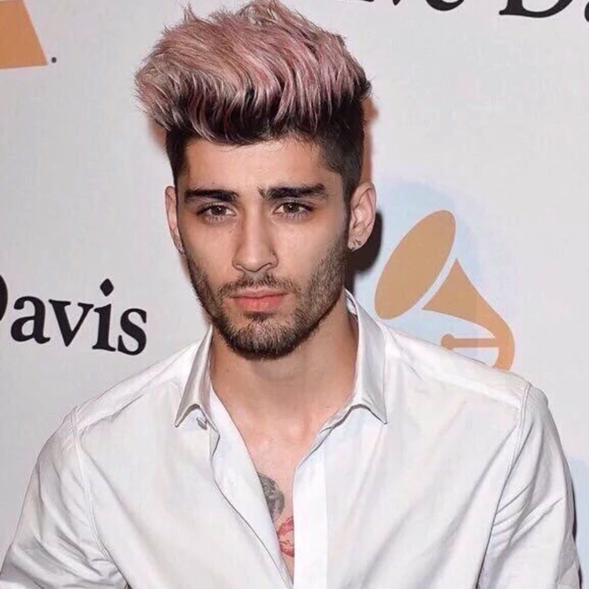 pink hair - (nvm the dark hair didn’t return for long)