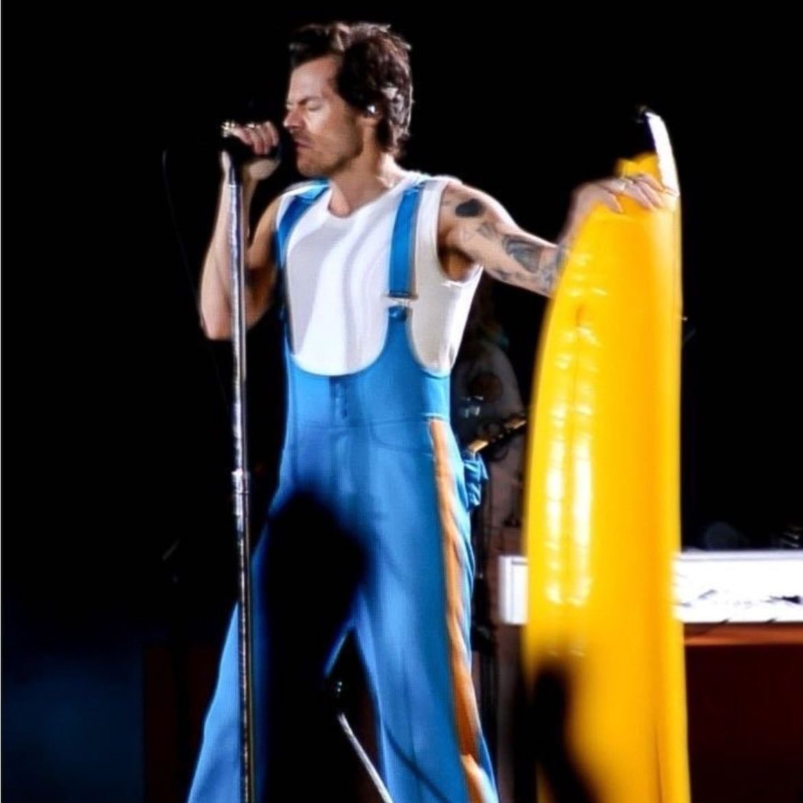 buenos aires 12/03/2022 - Blue overalls with yellowish orange stripe, white T-shirt, blue satellite stompers