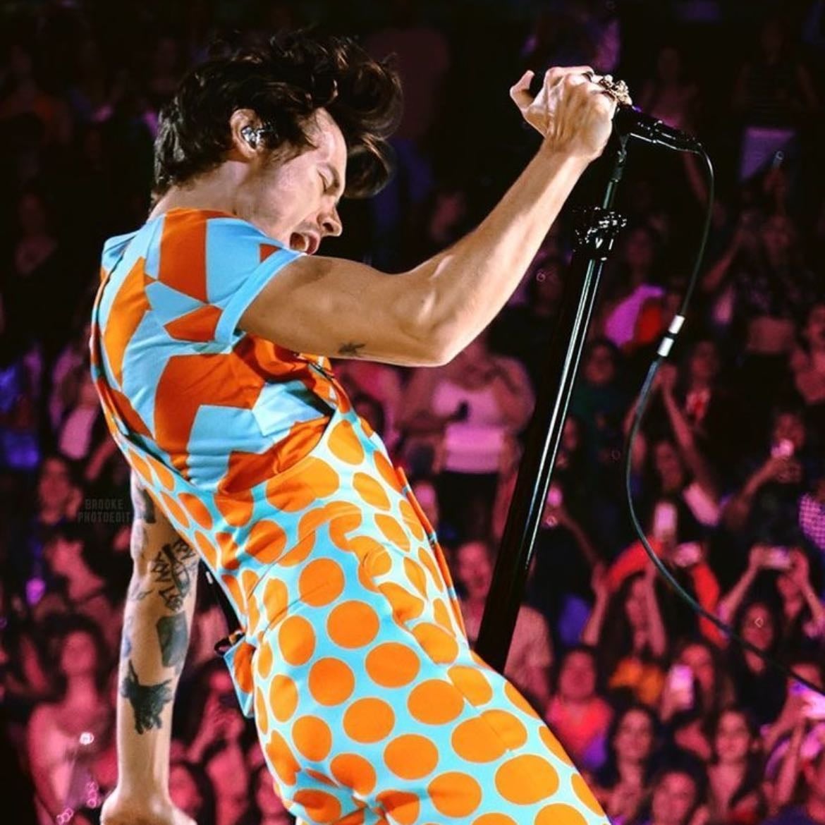 nyc 09/10/2022 - Blue overalls with orange polkadots, blue and orange t-shirt with arrow stripes, red satellite stompers