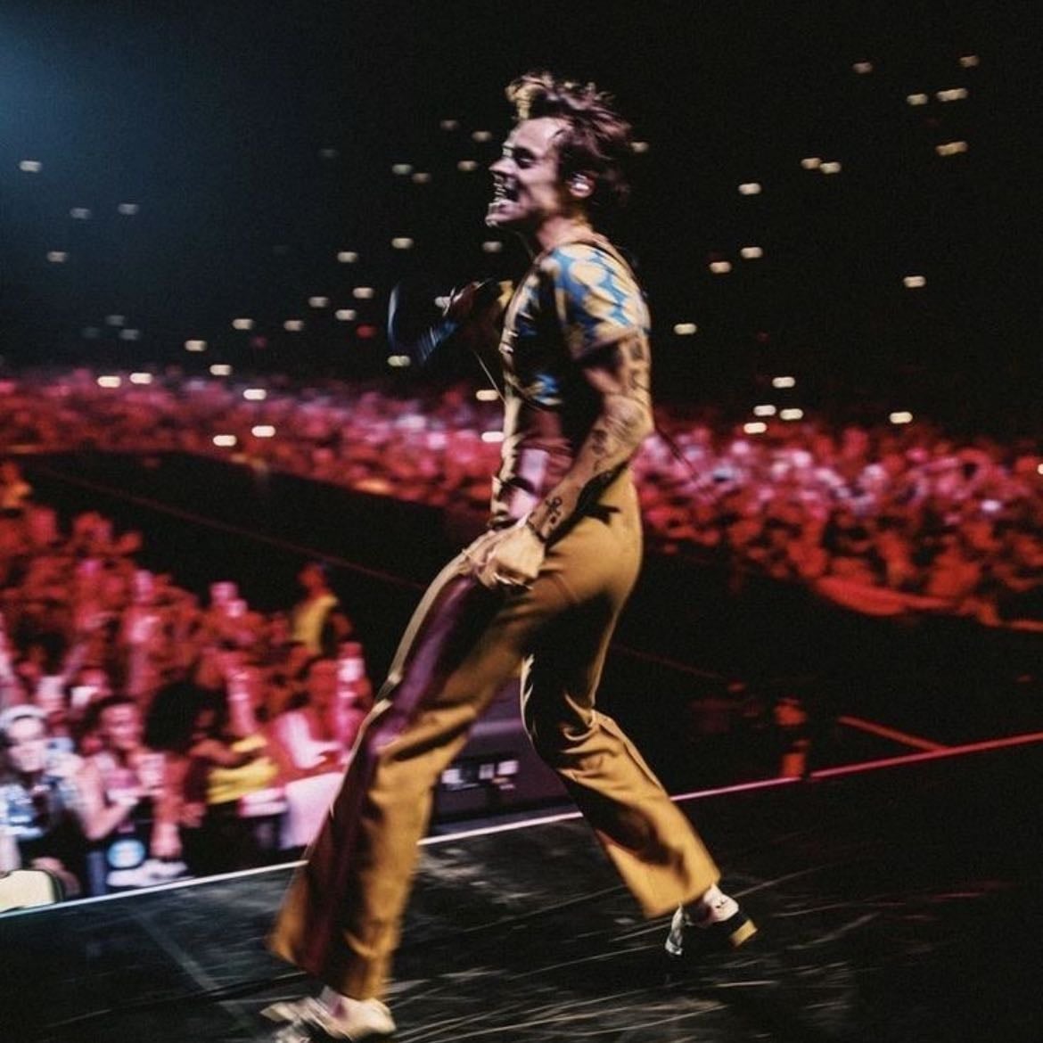 bologna 07/25/2022 - Brown leather overalls, blue T-shirt with yellow polkadots, dark green satellite stompers