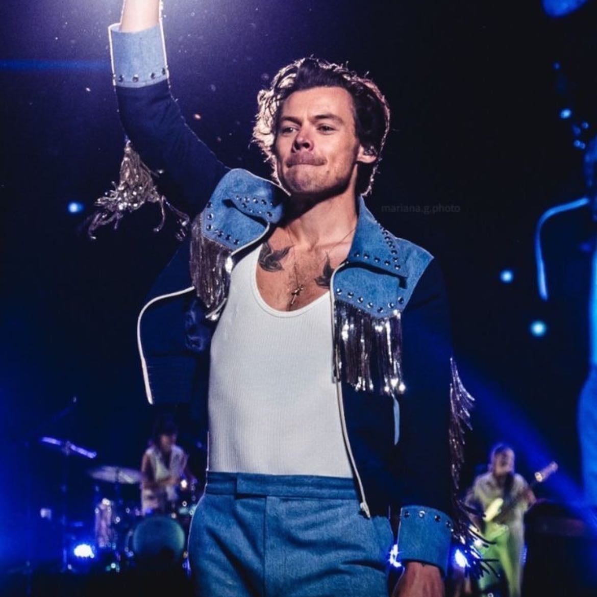 mexico city 11/25/2022 - Blue Jean like pants, white tank top, Jean jacket blue light and dark blue, rhinestones and sliver tassels, blue and yellow satellite stompers