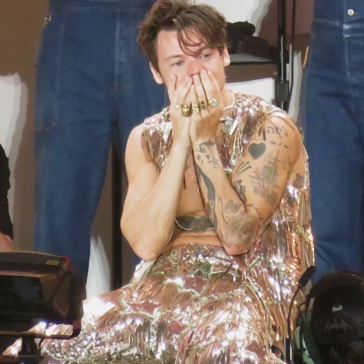reggio emilia 07/22/2023 - Rose gold tinselled pants with rose gold stars, no shirt, rose gold tinselled vest with rose gold stars, black satellite stompers