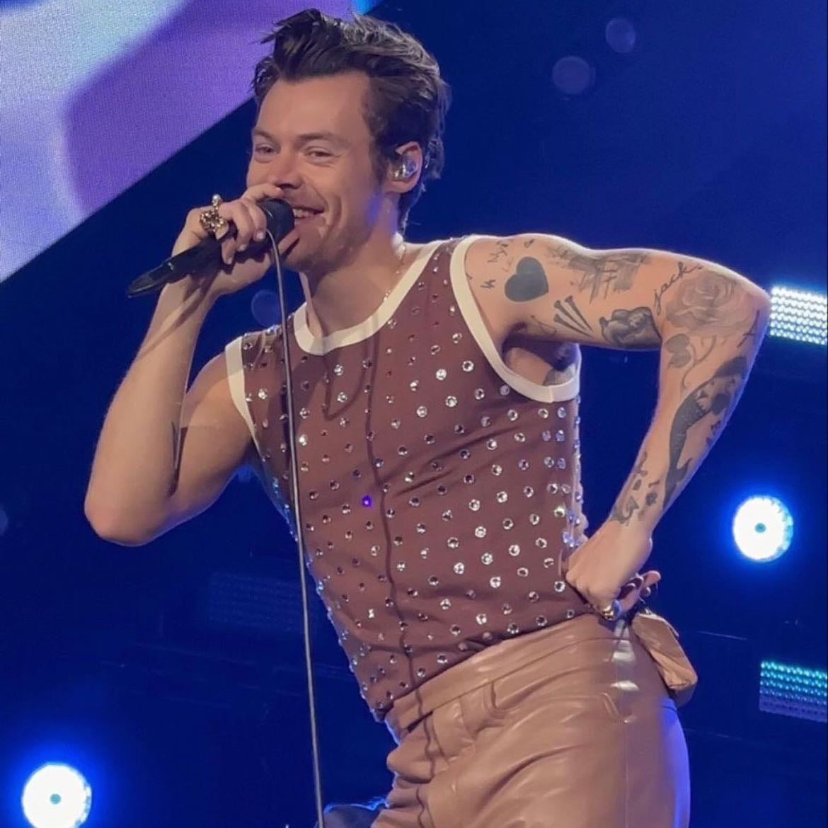 cardiff 06/20/2023 - Brown leather pants, brown tank top with rhinestones, black satellite stompers