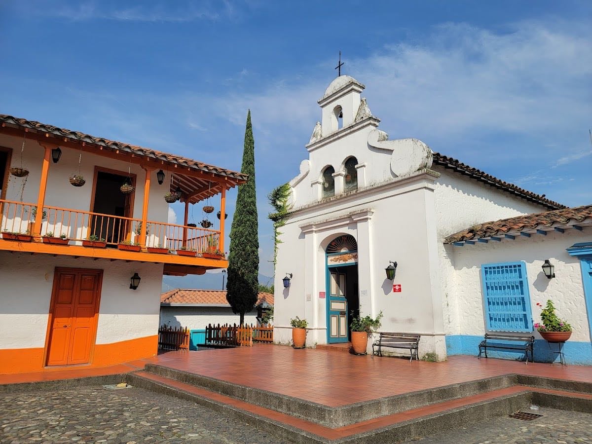 Pueblito Paisa - Este lugar, la plaza Botero y el museo el castillo son tres imperdibles en la ciudad de Medellín y puedes hacerlos todos en un city tour