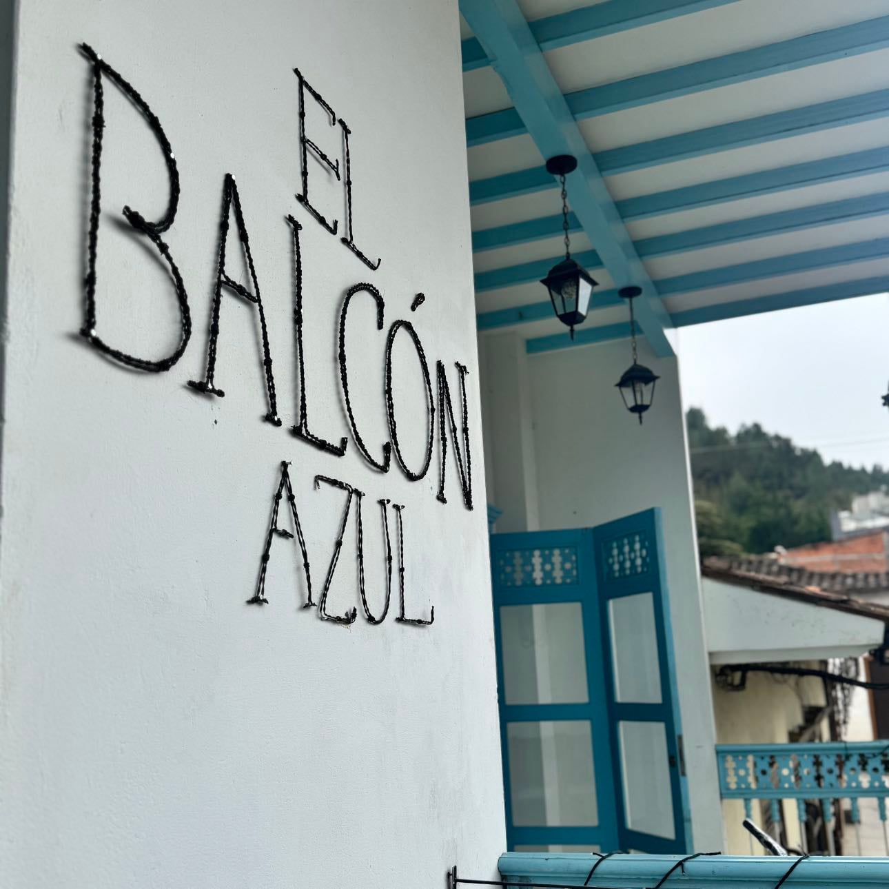 El balcón Azul - Este es un restaurante bohemio, con platos de autor, que cambia su carta cada 2 meses para darte la mejor experiencia y que su gastronomía resalte los sabores colombianos, es más que perfecto y su sangría es deliciosa
