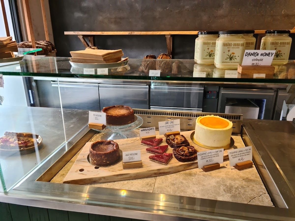 Hart - The Bear series bakery