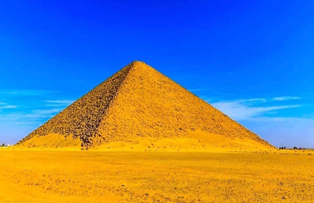 Red Pyramid - Inside visit top