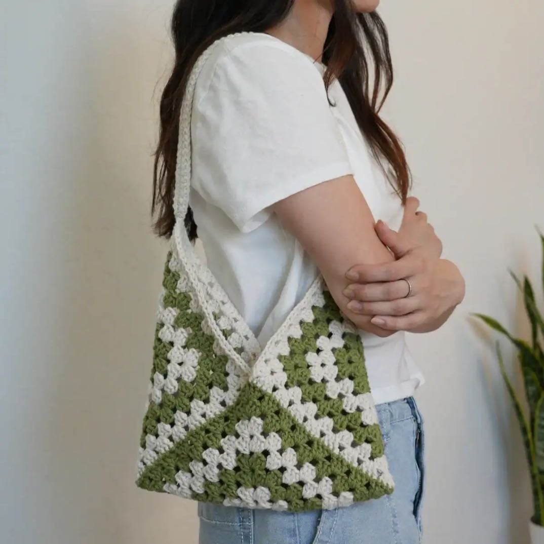 Granny square bag - Vivcrochets - YouTube
