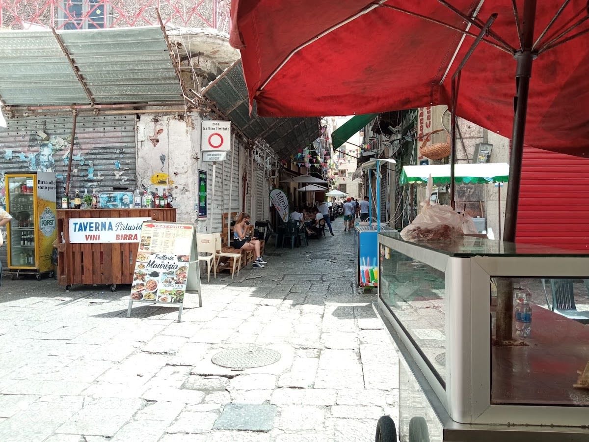 Piazza Caracciolo