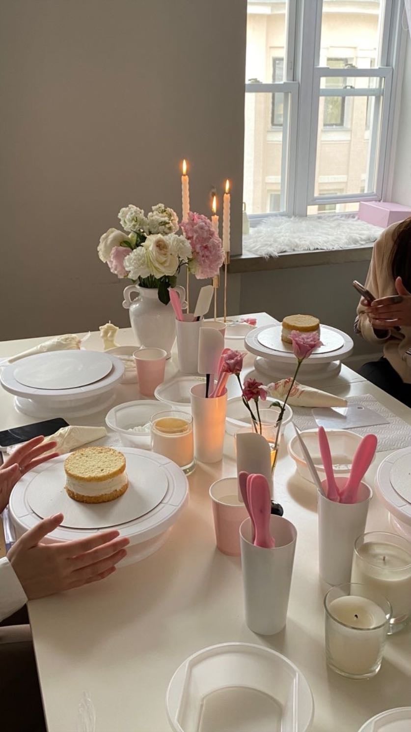 Decorate cakes, cupcakes, strawberries, donuts..