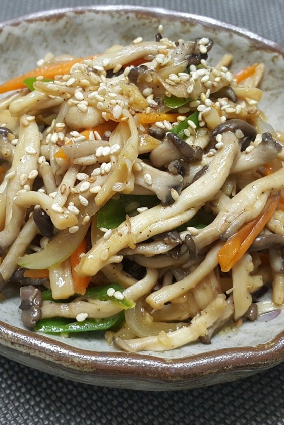 Beoseot Bokkeum - Stir-fried mushrooms