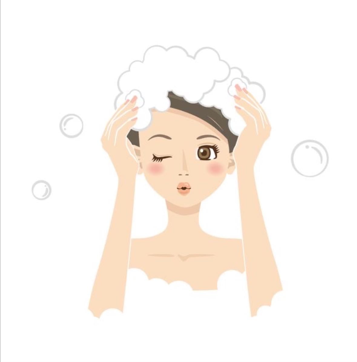 Lavarse el cabello. - Nota: Si eres de cabello chino en otra sección te dejo mis productos.
Básicos:
-Shampoo: Usar 2 veces solo en cuero cabelludo puedes usar un hair sclap.
-Mascarilla para el cabello.
-Acondicionador.