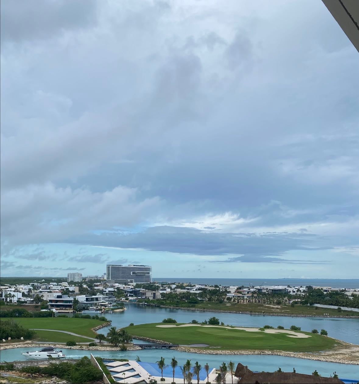Puerto Canc煤n