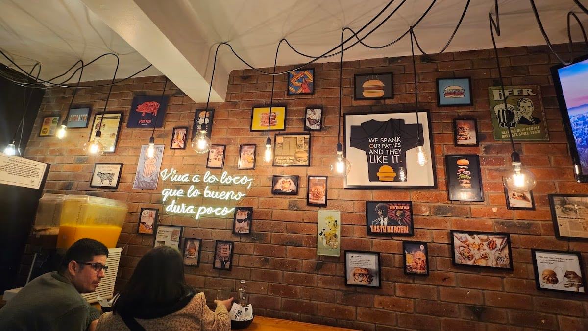 Tres Cuartos Burger Bar
