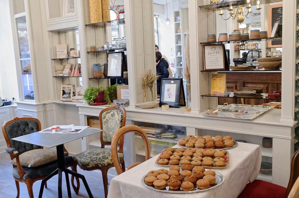 ART TEA SHOP
