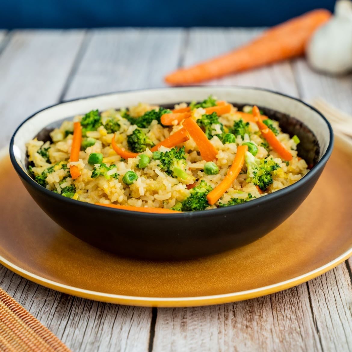 Arroz - -verduras congeladas
-arroz
-huevo
Sal, ajo, aceite