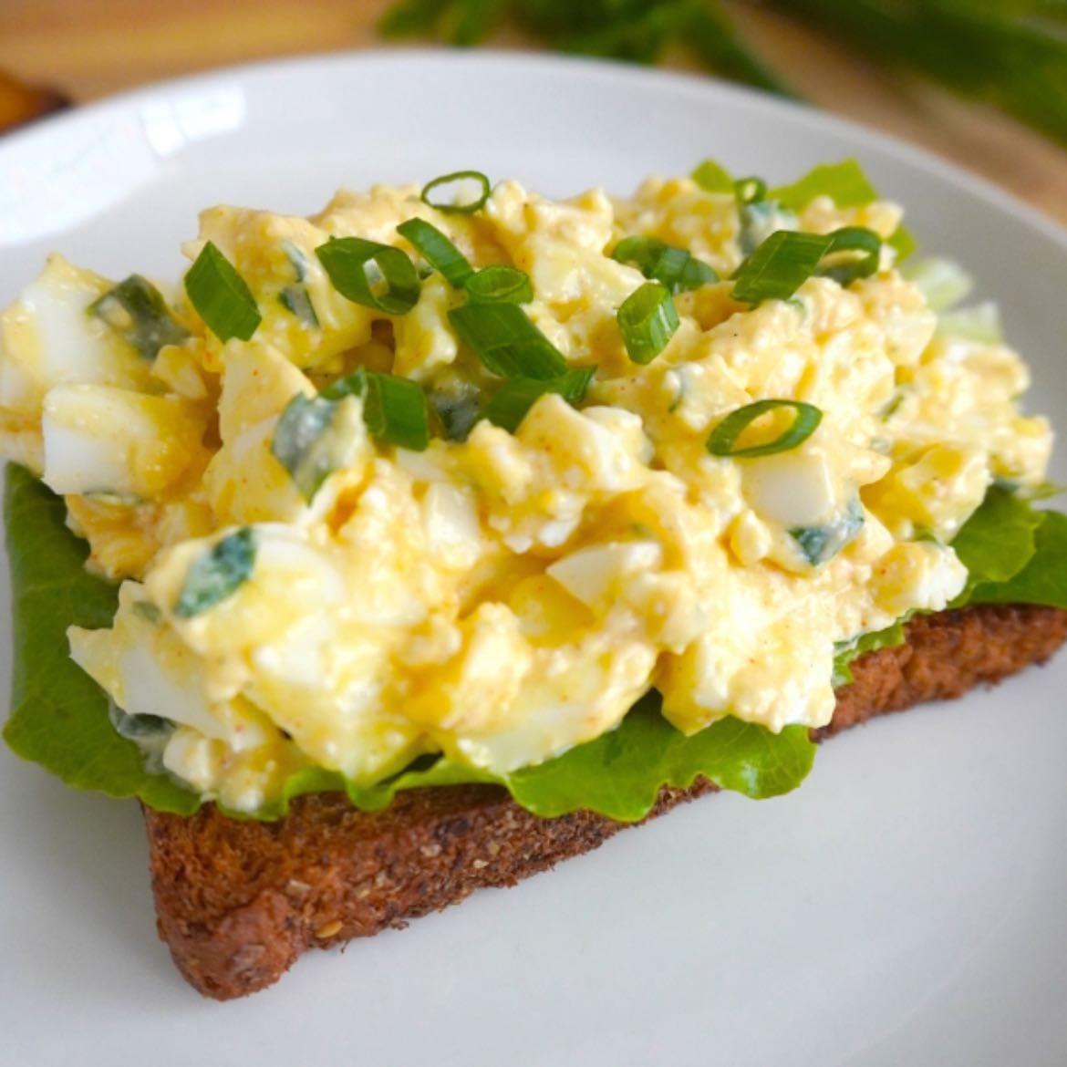 Pan - Con huevo
-yogurt griego
-sal
-ensalada de huevo (se separa las yemas se mezcla con yogurt agrega sal paprika)