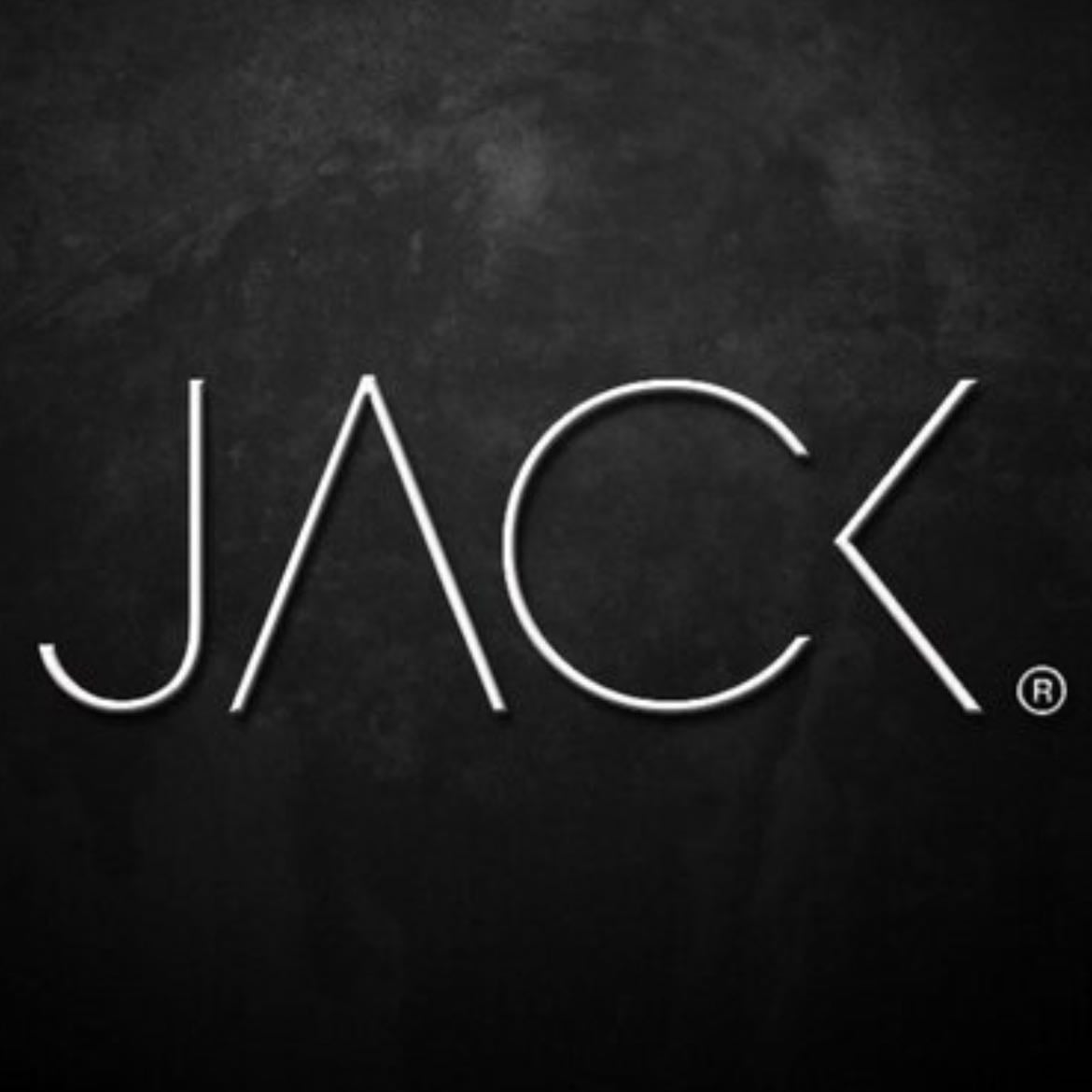 Jack - Quien diría que el abrir mi mentalidad me traería a uno de los mejores antros que llegue a pisar. Actualmente ya no es lo mismo. Ubicado en San Jerónimo, este antro fue presentado hacia mi como particularmente para la comunidad LGBTQ+. La barra libre y exceso de reggaeton fueron las razones por las que por un buen tiempo. Este fue mi favorito.