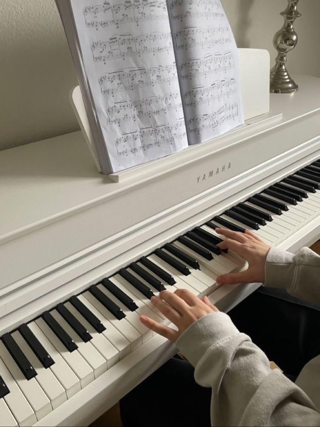 PLAYING PIANO - transcrire des émotions sous forme de musique