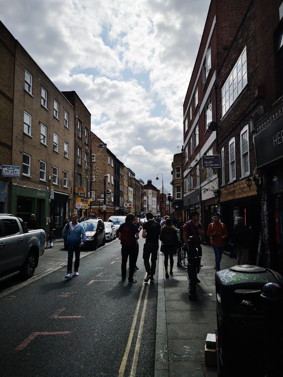 Shoreditch - Me encanta Shoreditch por el arte callejero. Recomiendo hacer el free tour de street art, te explican los diferentes artistas de la zona y te llevan a sitios que de normal no se encontrarían