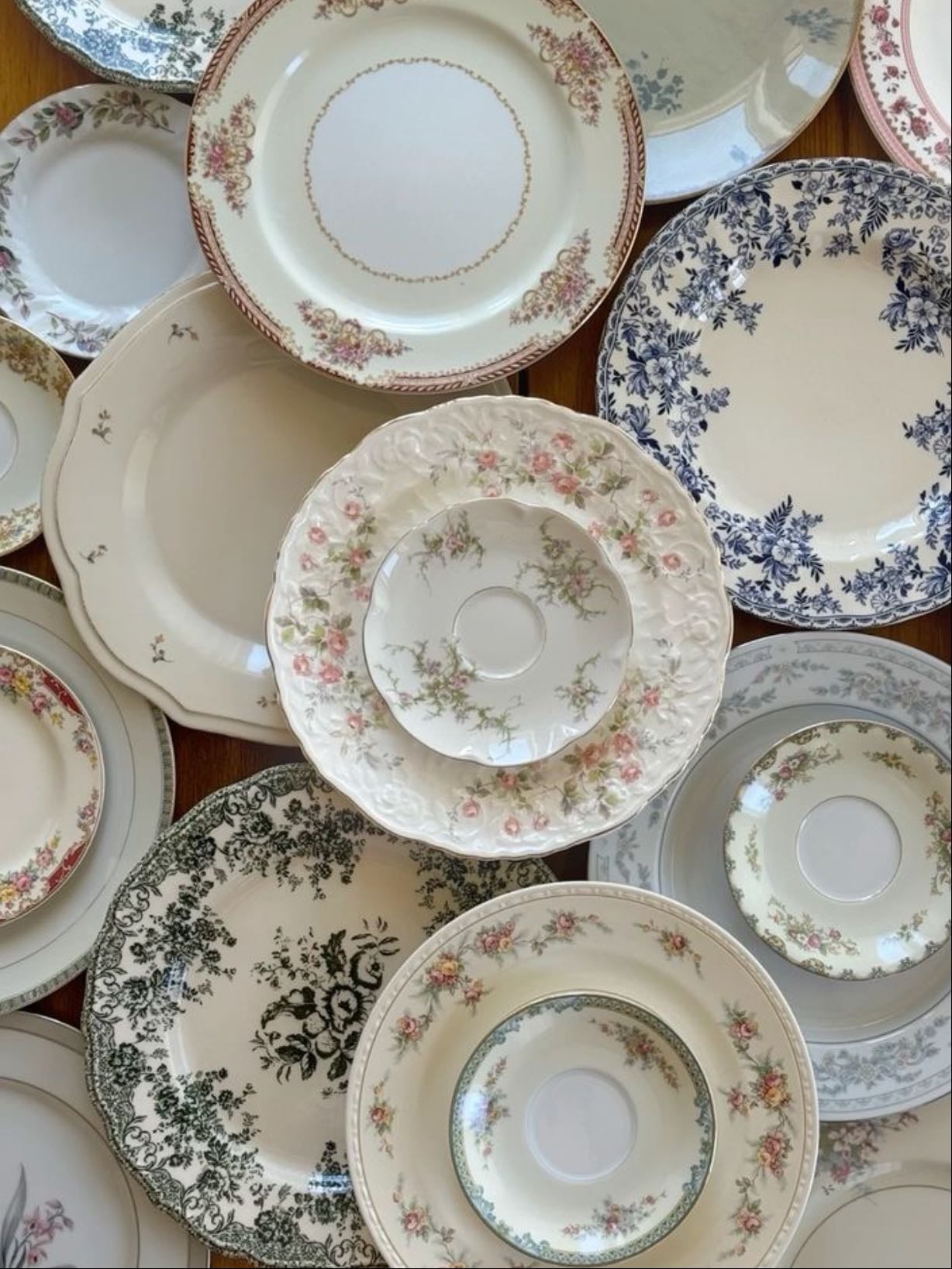 Dinnerware and plate collection - Particularly Chinese / English patterns