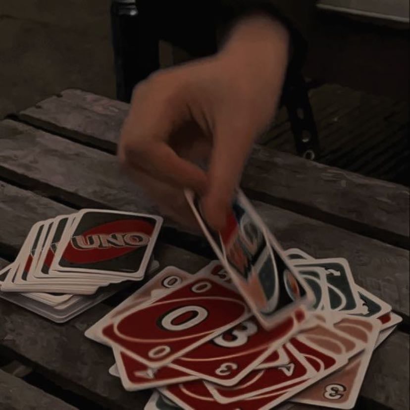Jugar juegos de mesa - Como virus o uno q son mรกs pequeรฑos y mรกs fรกciles d llevar