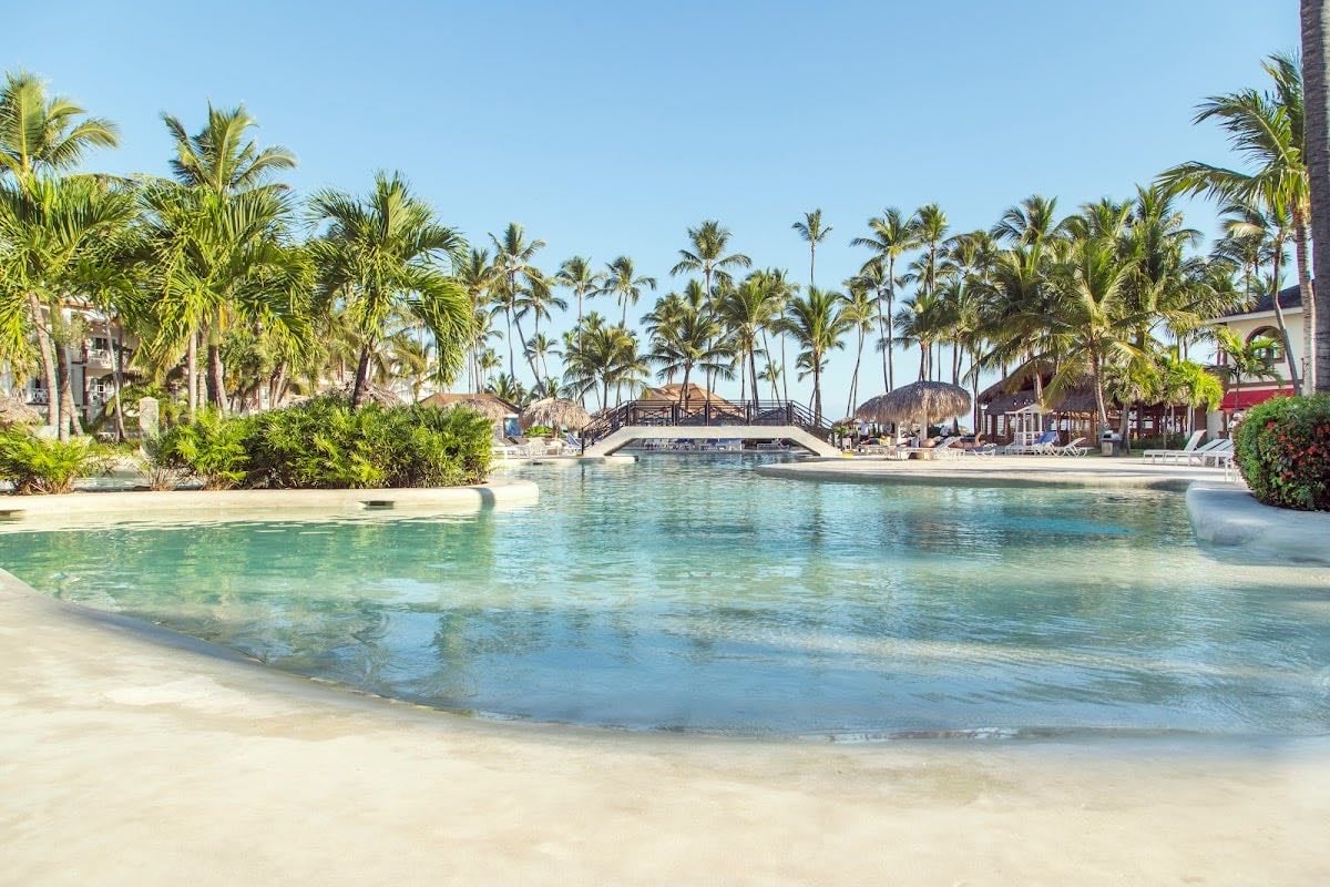 Be Live Collection - Este hotel tiene un buffet delicioso y cuenta con piscinas en todos sus alrededores, desde cada habitación puedes acceder a una piscina y para mi esto es un súper must.