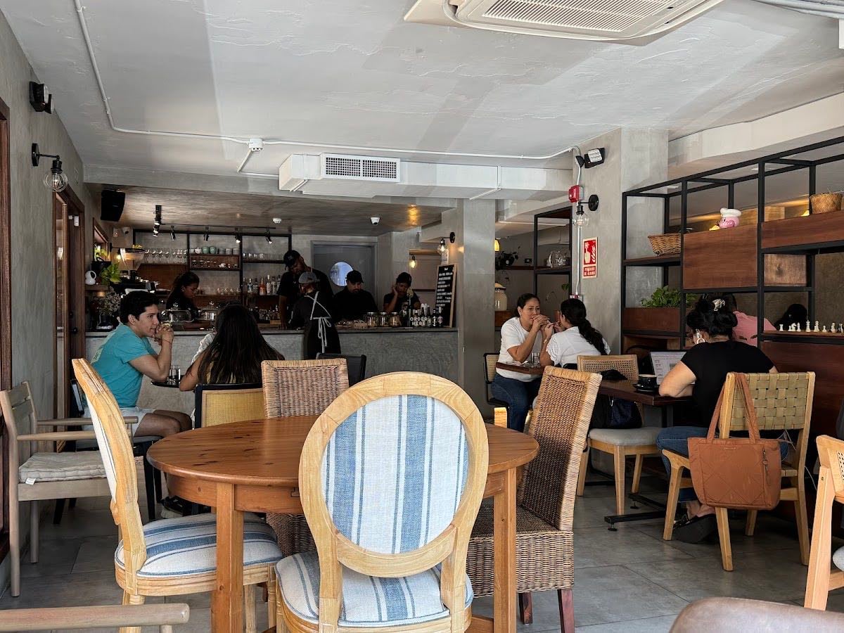 MomO Coffee Shop
