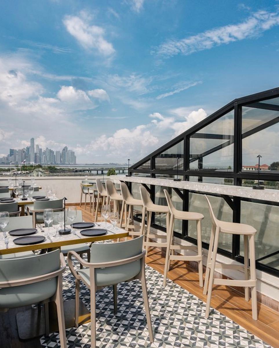 Lazotea Restaurant & Rooftop