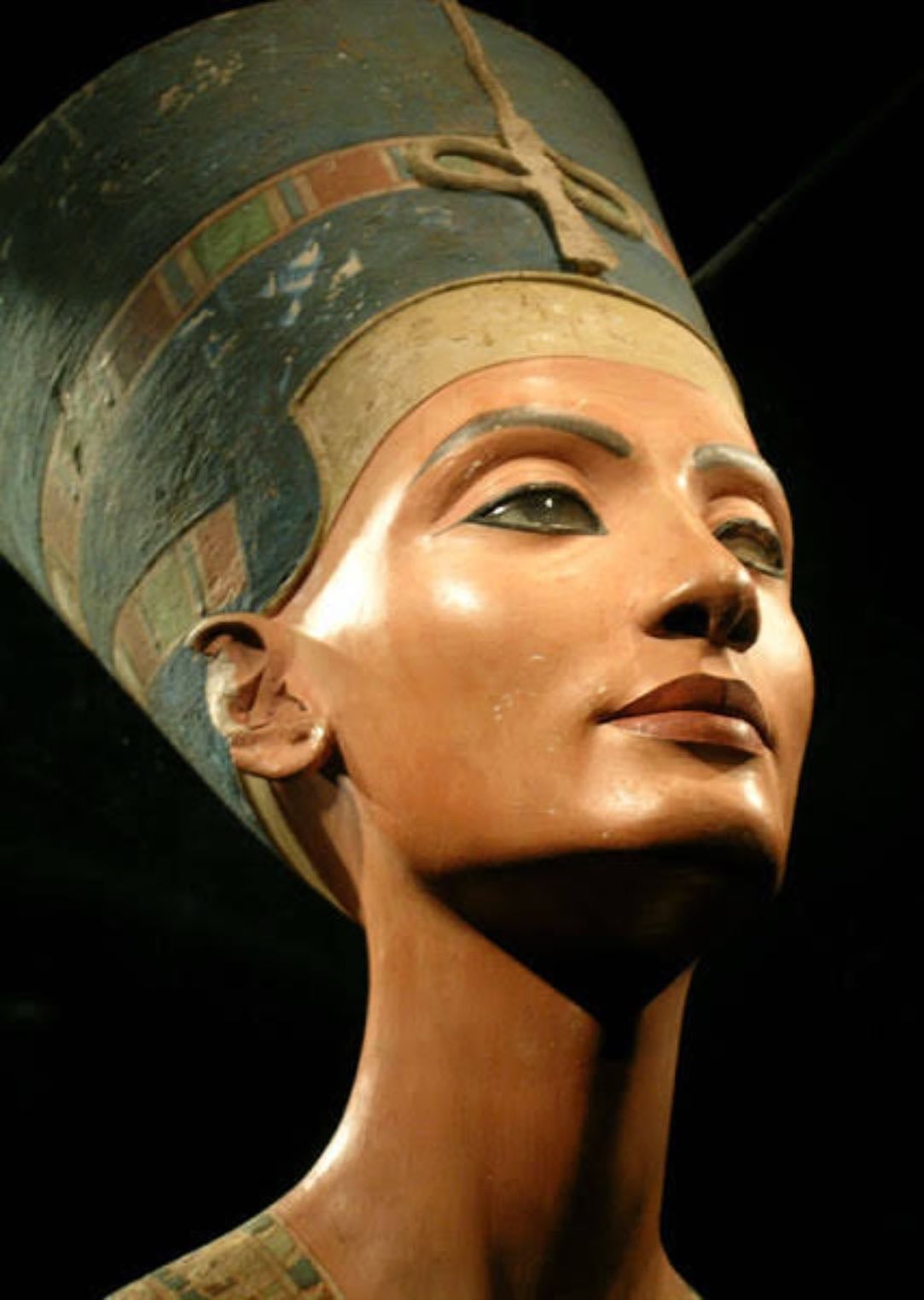 Nefertiti - seu nome significa "A bela chegou" ou "É chegada a bela"