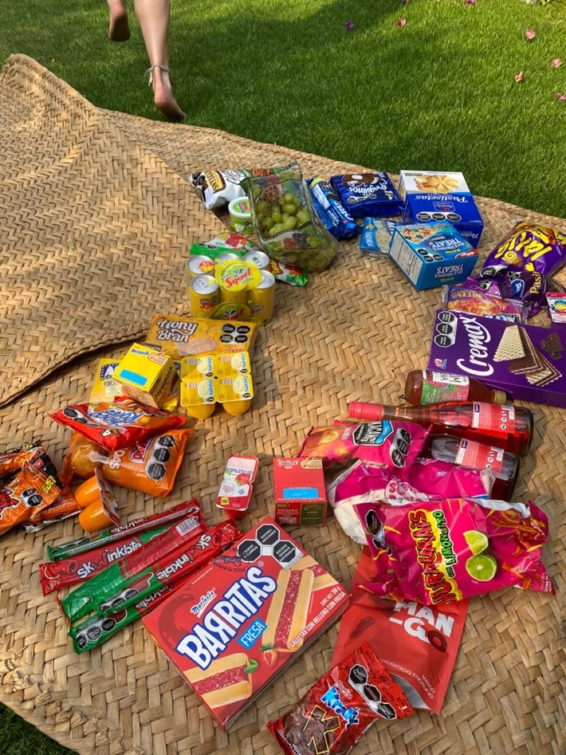 Do a rainbow picnic πππ§Ί - π Rainbow Picnic = Each person brings food of a different color
Cute, colorful & outdoors π§Ίβ¨ Perfect for taking aesthetic pics! πΈπ