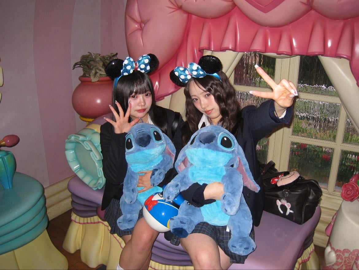 Disney💙✨ - 制服ディズニーは何回行っても飽きない‼️😭みんなでお揃いのカチューシャとか色違いとかつけても本当に可愛い😻💖💖JKブランド見せつけてこー🫶🏻💕