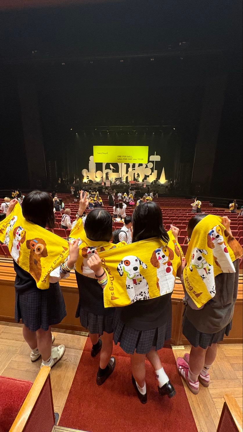 制服でライブ🎤✦⋆* - 制服で色んなライブに行ってアーティストにも制服いっぱいアピろう🩵JKのうちにしかできないことするべき🫶🏻