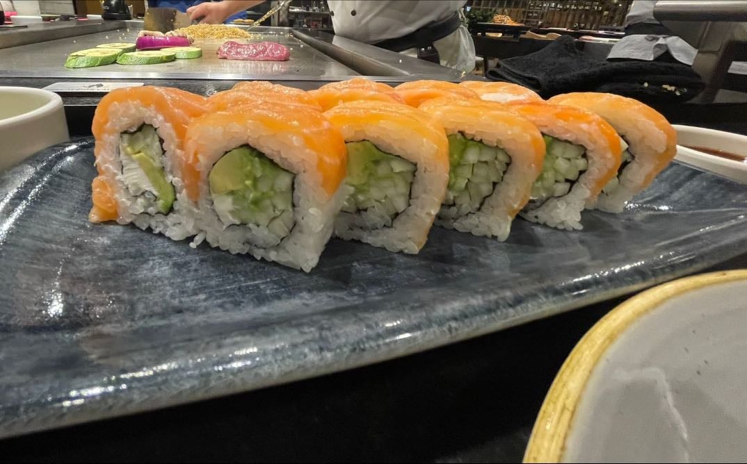 Salmón sushi roll