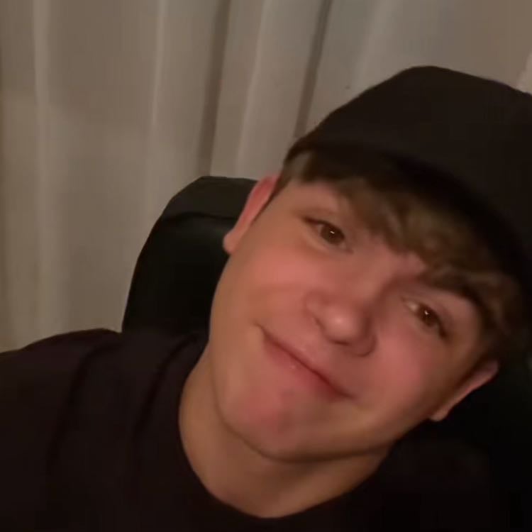Daniii - His videos are so good and he’s such a good fan <3