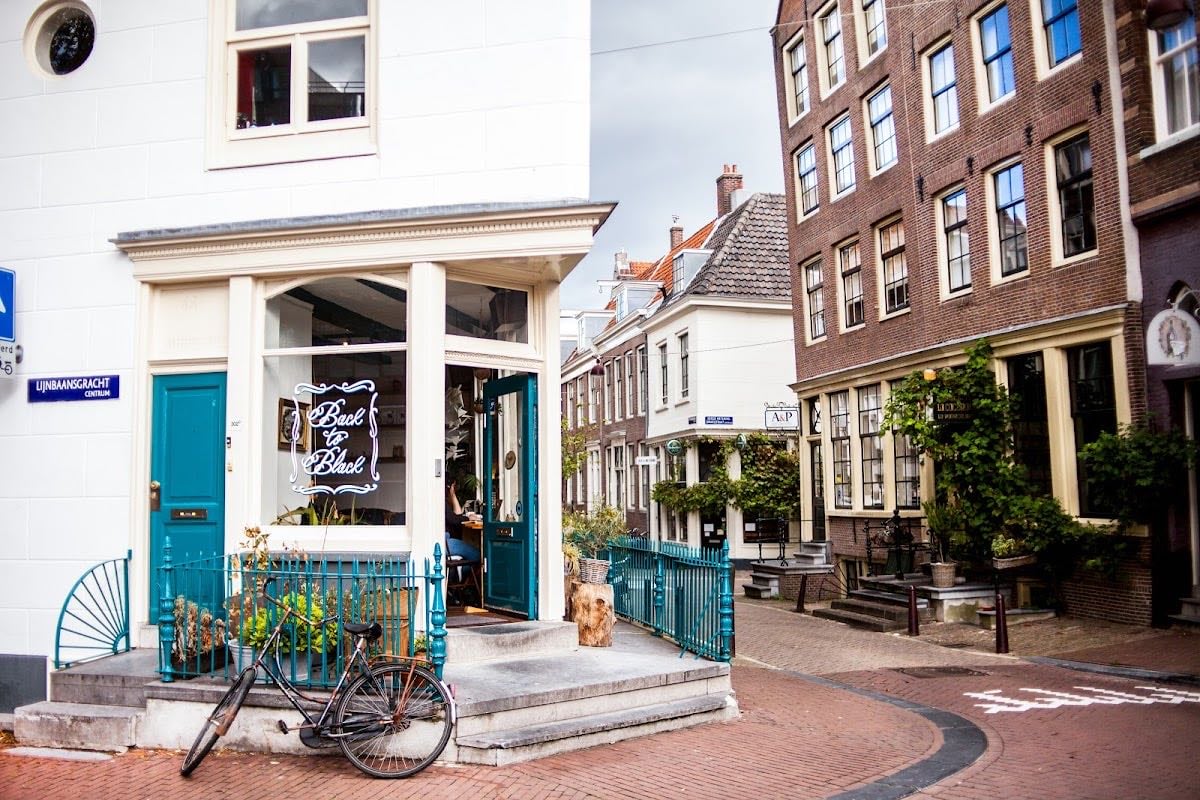 Back to Black - Cute cozy spot; walk over to the Spiegelgracht from here!