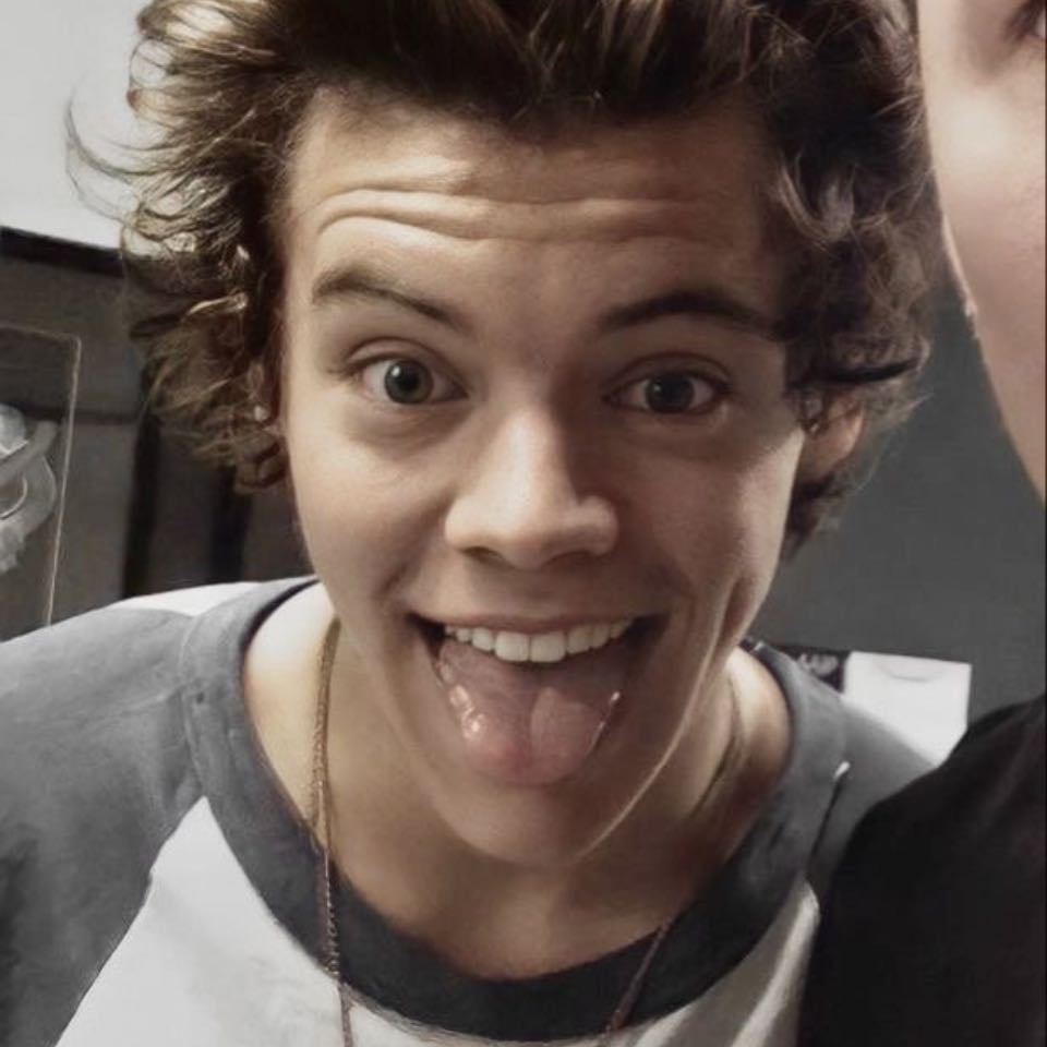HAPPY BIRTHDAY HARRY💗😘 - Happy birthday to one of my five favourite people on this earth I love you so so so much Harry I hope you have the most amazing day and I hope you enjoy every single second of your special day I wish you all the best happy birthday Hazza🌷💕