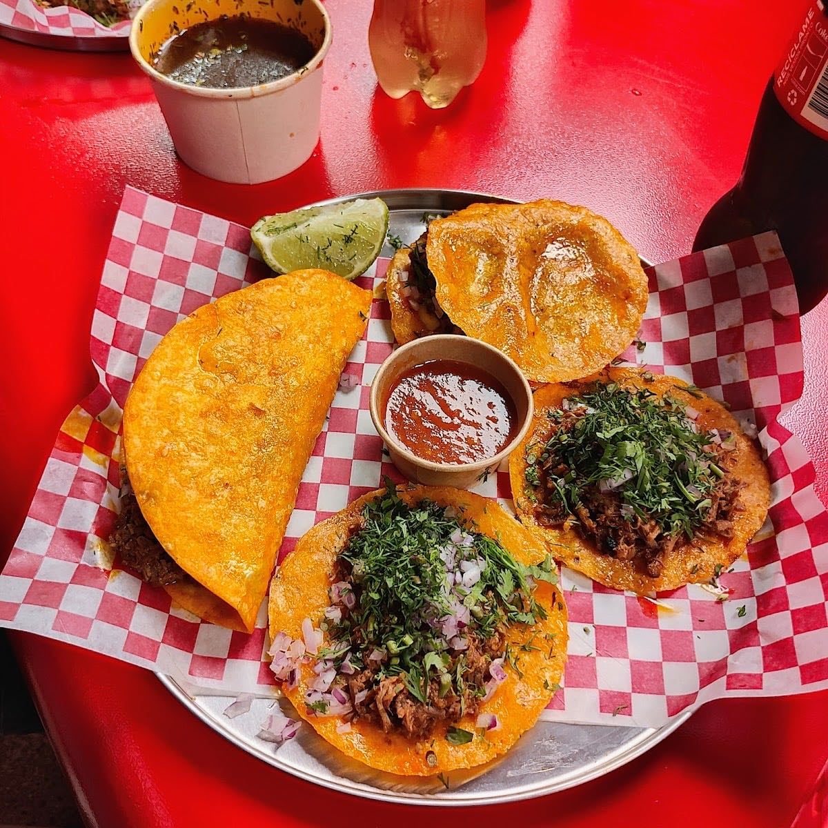 Rogelio Red Tacos Cedritos