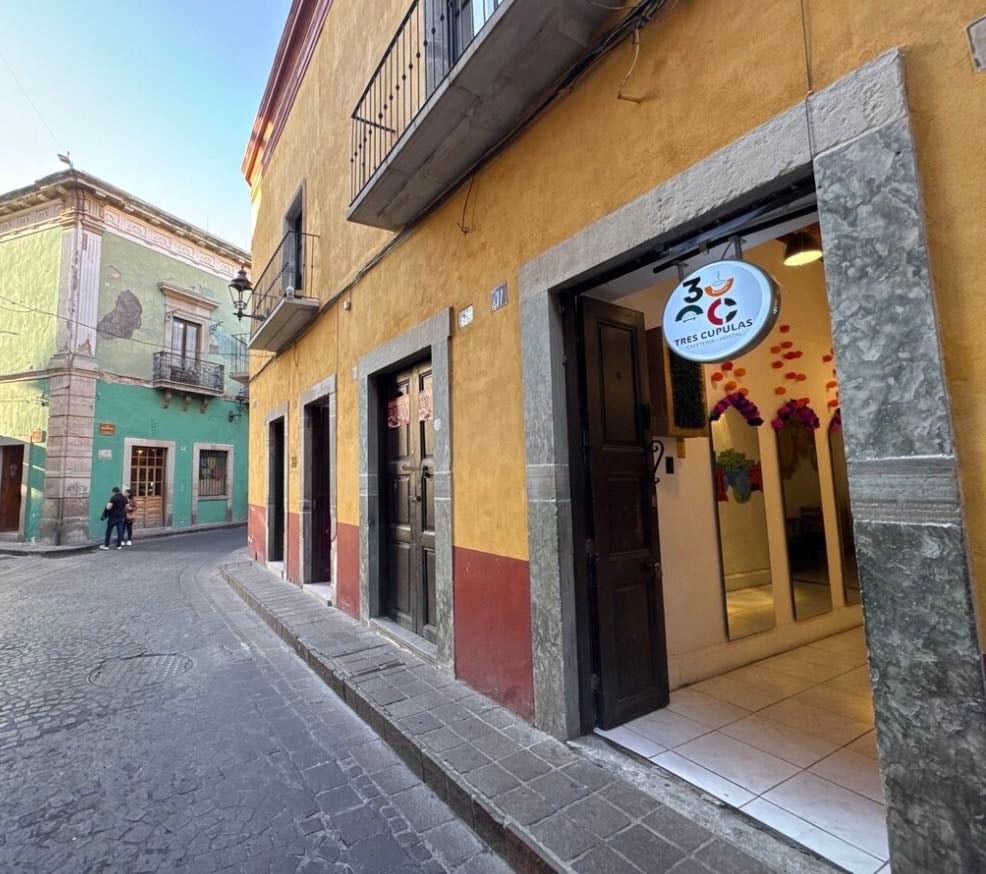 Tres Cúpulas Hostel Y Cafetería