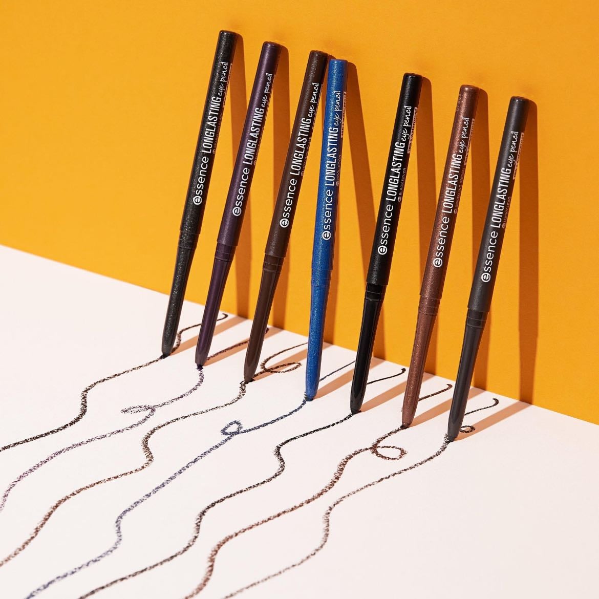 Long-lasting eyeliner - essence