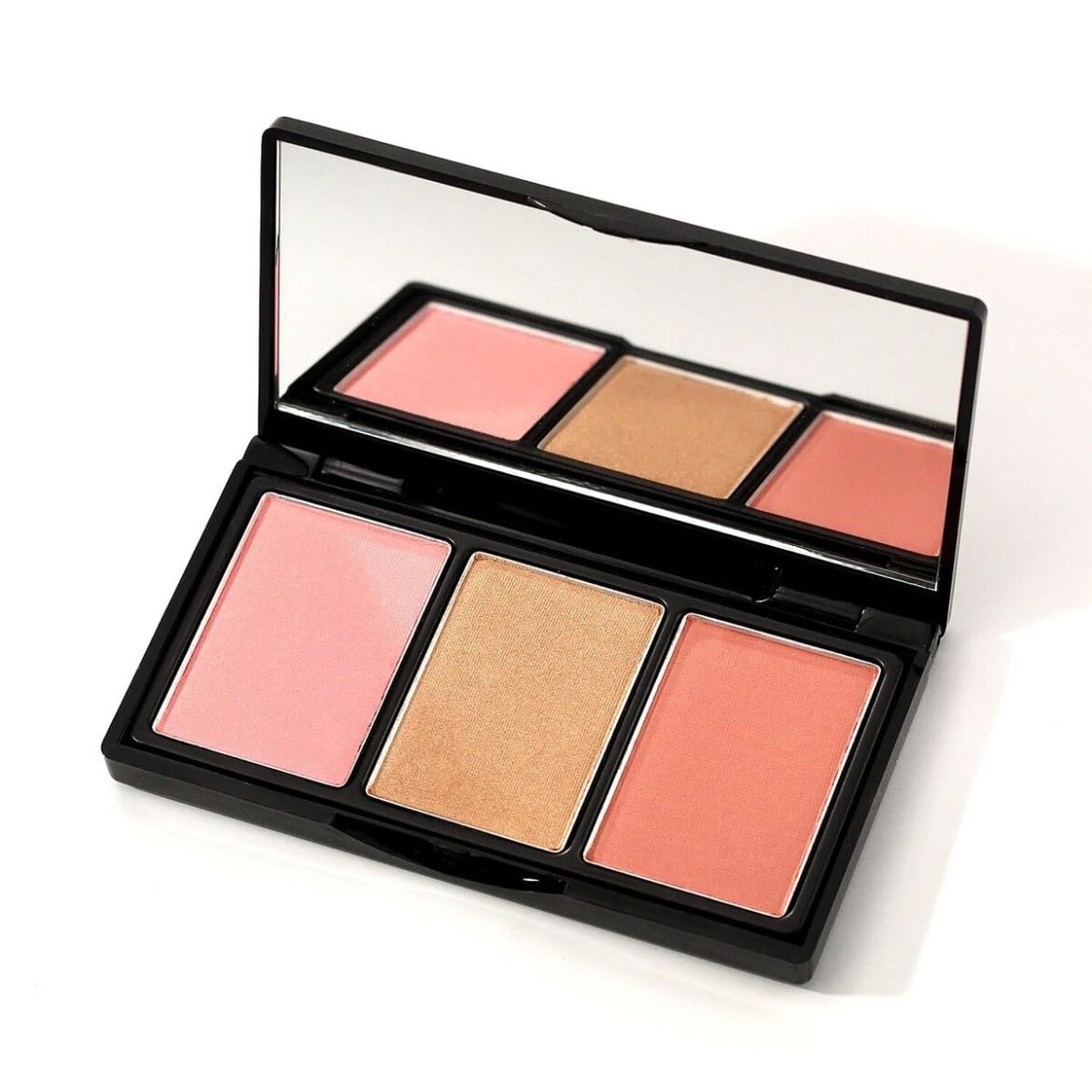 2 blush and 1 highlighter palette - Elizabeth Arden