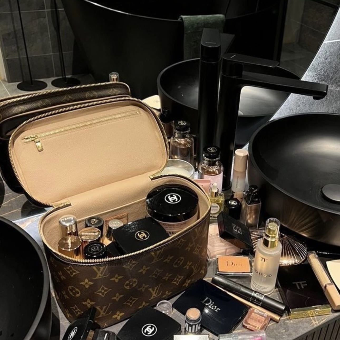MAKEUP