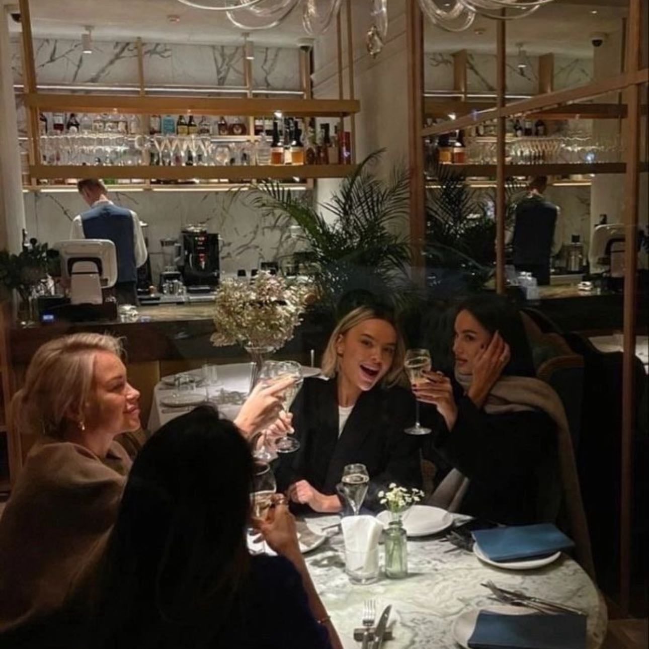 DRINK AND RESTAURANT WITH FRIENDS