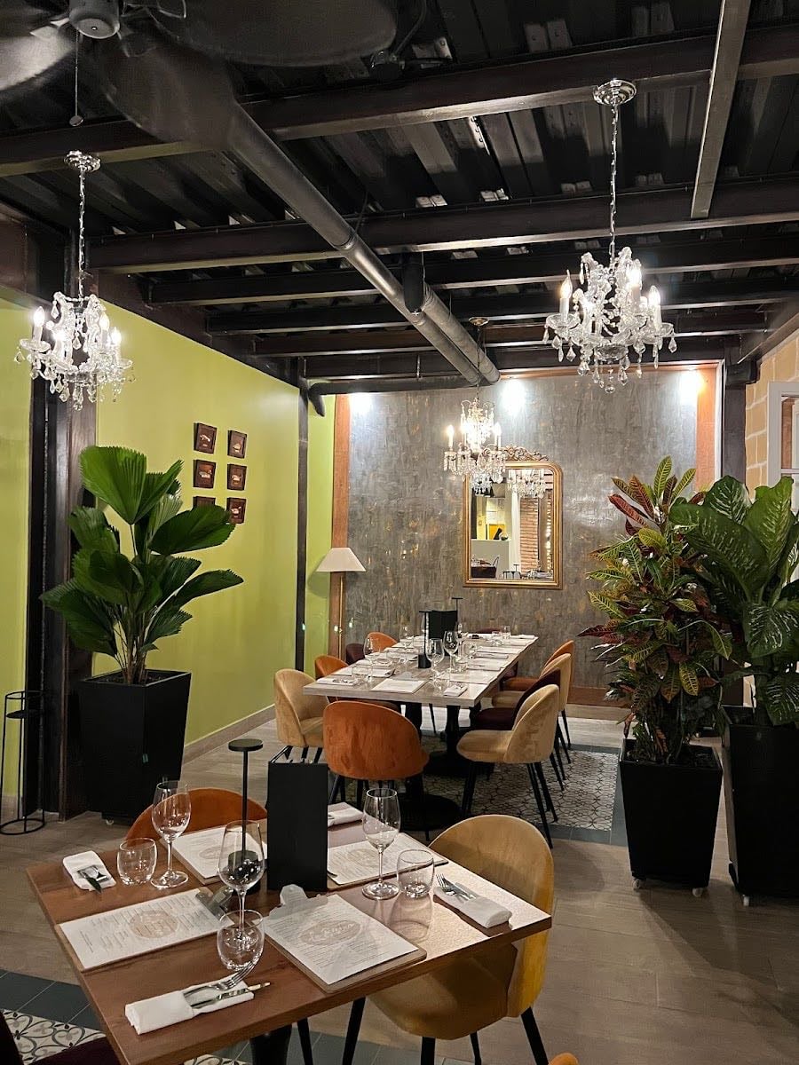 Le Bistro Cumbayá
