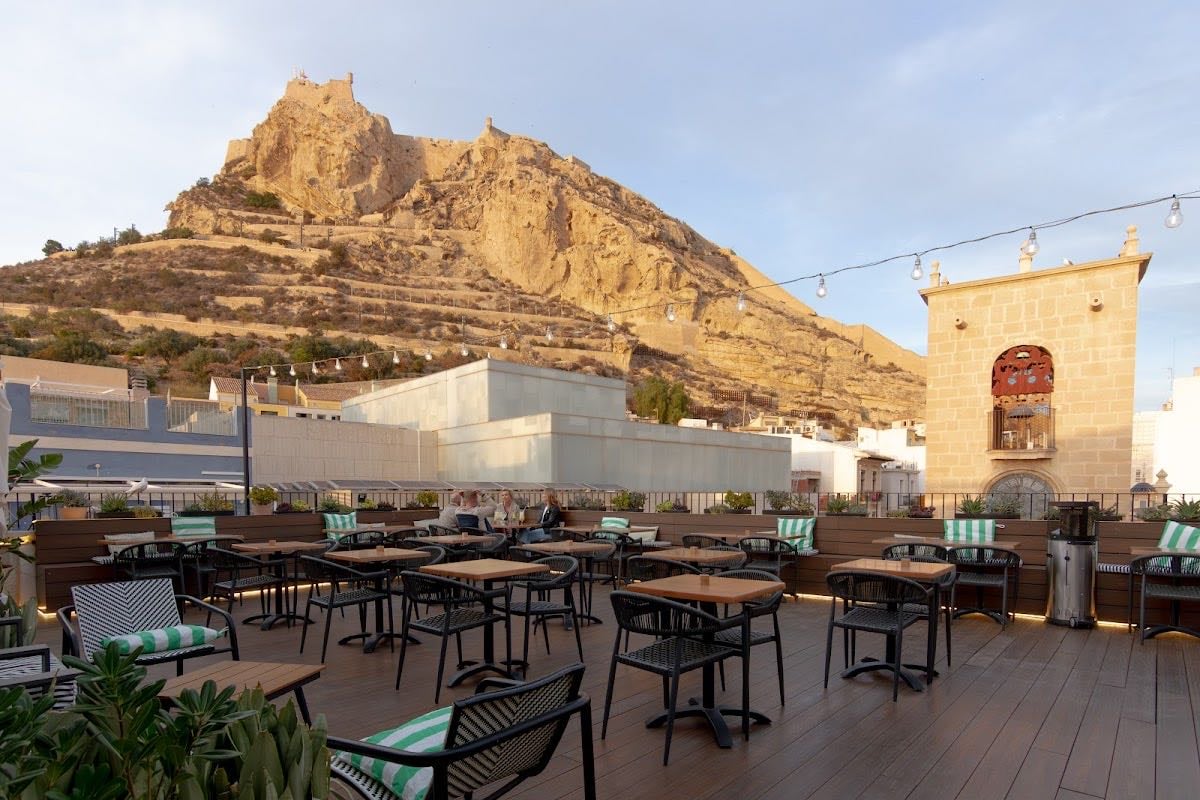 La Milagrosa Rooftop - Barrio