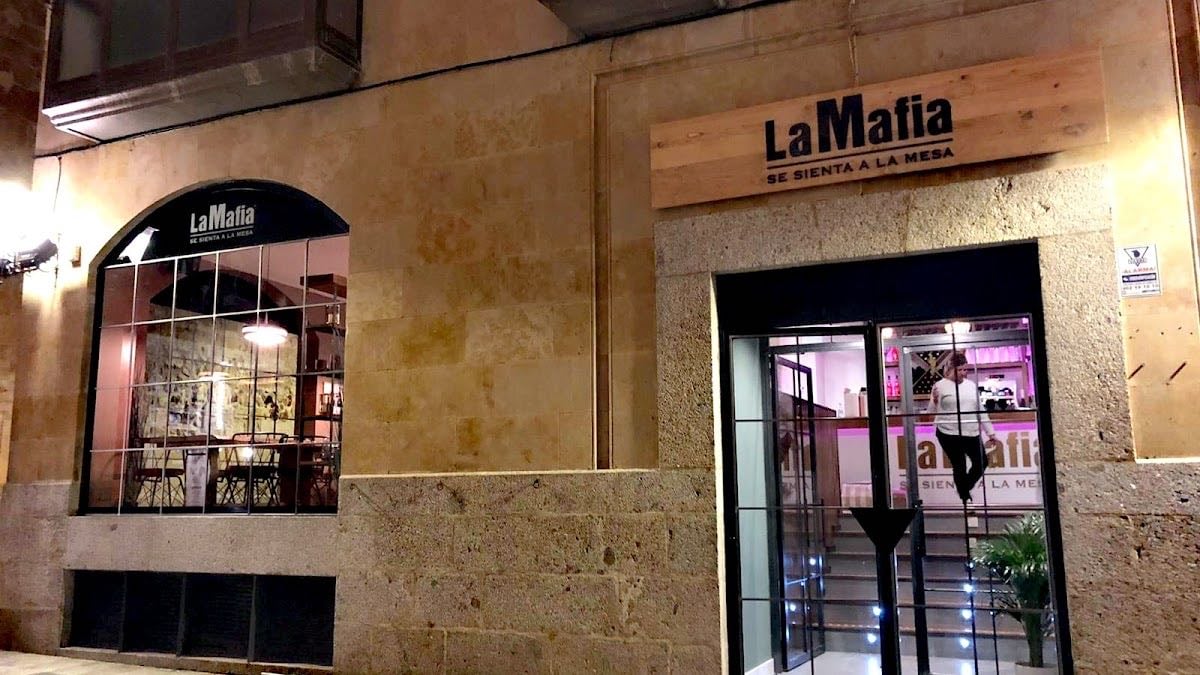La Mafia se sienta a la mesa - 🇮🇹